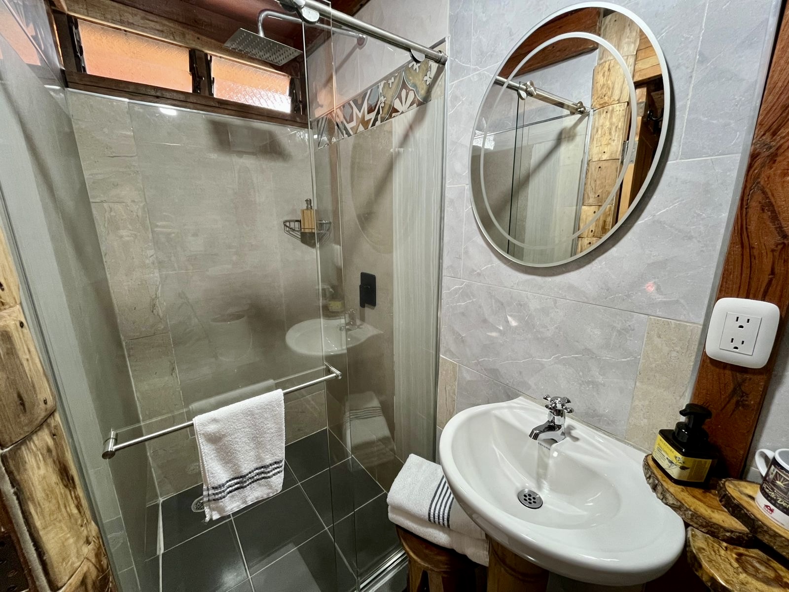 Habitación Doble con Baño Privado